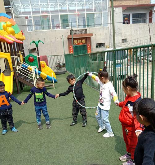 幼儿园艺术课程中包含哪些小游戏？具体内容是什么？  第3张